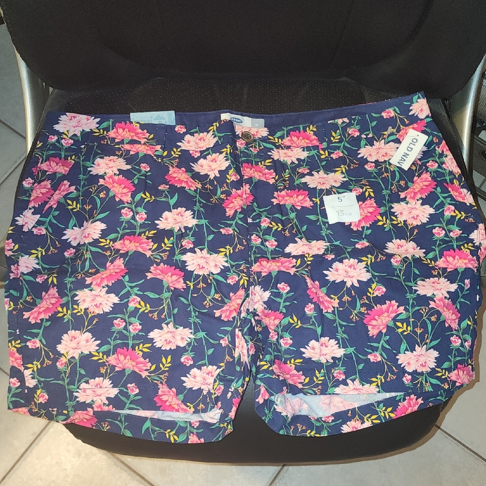 Old Navy Floral Women's Shorts in Navy and Pink